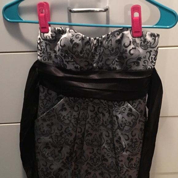 Strapless party dress - Picture 2 of 3